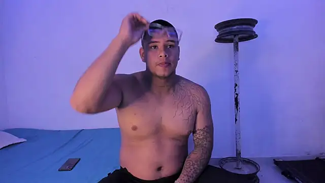 Snapshot of LucassFoster chatting on 11/05/25, 01:55 LucassFoster online show from 11/05/25, 01:55