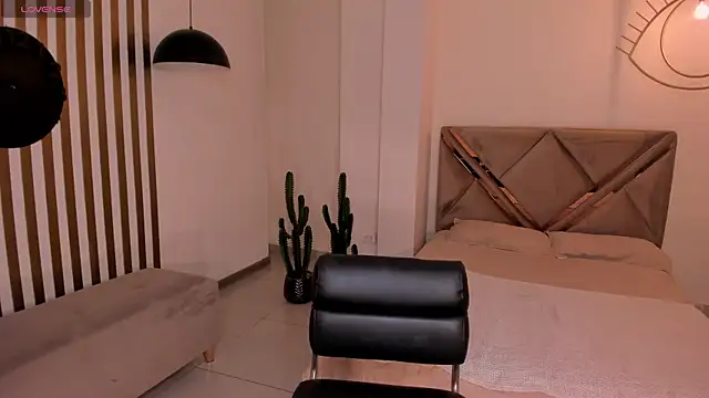 LaurentRosse1 online show from 06/09/26, 07:47