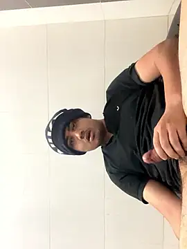 Snapshot of FlashyOcean53 chatting on 01/14/26, 04:45 FlashyOcean53 online show from 01/14/26, 04:45