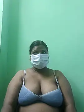 Snapshot of tamil_Nithya_J chatting on 10/31/25, 12:06 tamil Nithya J online show from 10/31/25, 12:06