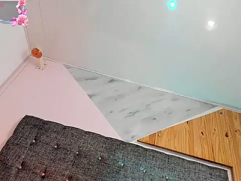  tinyrose  online show from 12/03/25, 07:34