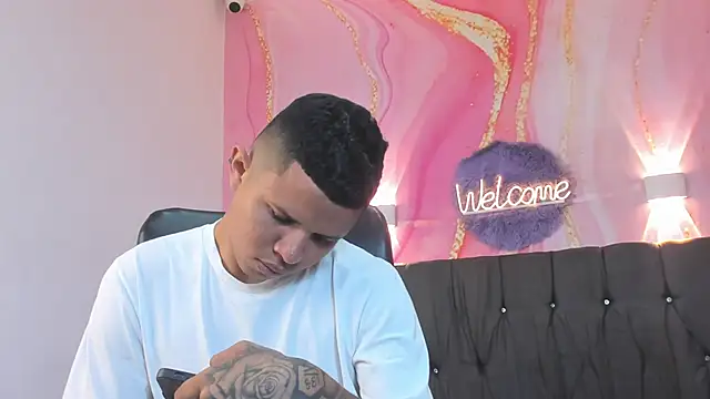 Steven19 LatinBoy online show from 11/25/25, 11:54