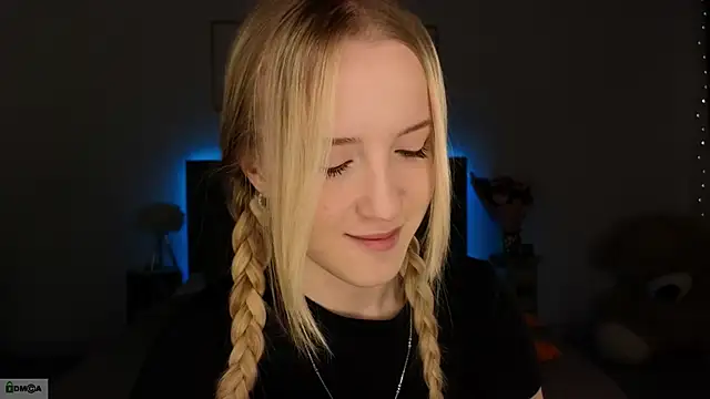 Snapshot of adele_armass chatting on 02/15/26, 09:22 adele armass online show from 02/15/26, 09:22