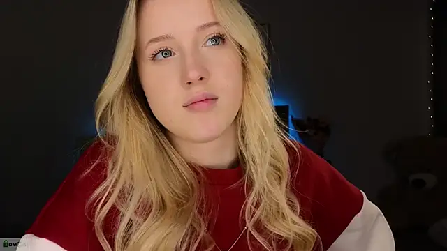 Snapshot of adele_armass chatting on 02/18/26, 09:22 adele armass online show from 02/18/26, 09:22