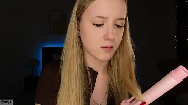 Snapshot of adele_armass chatting on 02/21/26, 09:05 adele armass online show from 02/21/26, 09:05