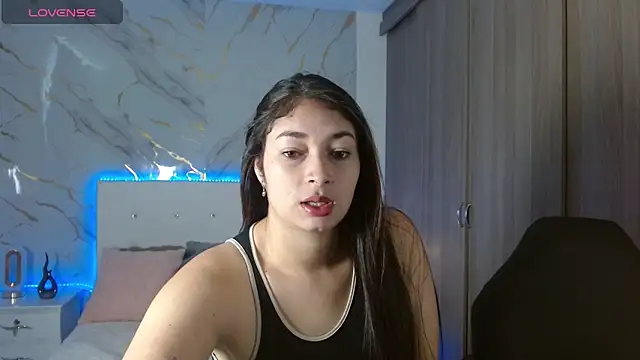 Snapshot of skarlett_35 chatting on 11/04/25, 02:05 skarlett 35 online show from 11/04/25, 02:05