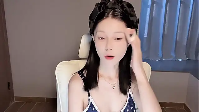 Snapshot of yuyu-33 chatting on 08/06/26, 12:56 yuyu-33 online show from 08/06/26, 12:56