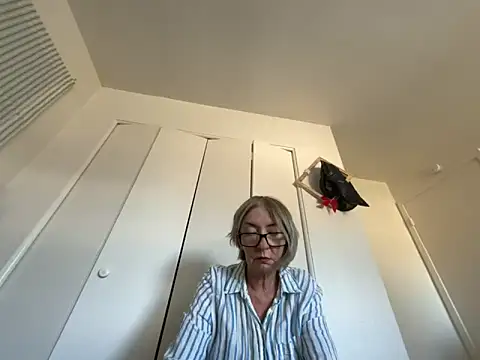 Snapshot of Fargo488 chatting on 10/31/25, 06:31 Fargo488 online show from 10/31/25, 06:31