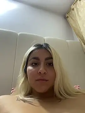 Elina Hills online show from 12/17/25, 02:39