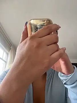 Elina Hills online show from 04/19/26, 06:07