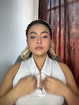 Elina Hills online show from 04/22/26, 02:40