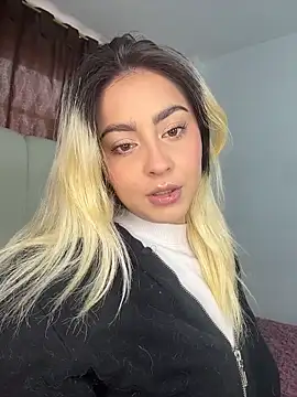 Elina Hills online show from 04/23/26, 07:05