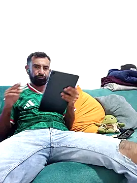Snapshot of Barbanegra91mx chatting on 06/16/26, 12:35 Barbanegra91mx online show from 06/16/26, 12:35