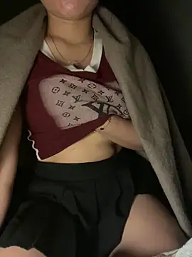 lylyyou online show from 12/15/25, 12:09