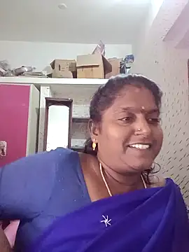 Snapshot of suganthi143 chatting on 11/28/25, 02:42 suganthi143 online show from 11/28/25, 02:42