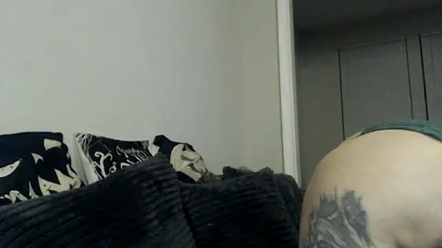 Snapshot of Holyplastic chatting on 11/22/25, 01:15 Holyplastic online show from 11/22/25, 01:15