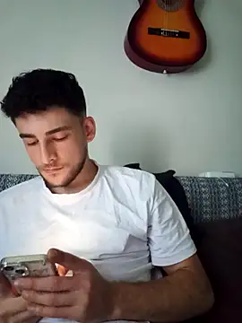 yasinesra757  online show from 04/28/26, 04:17