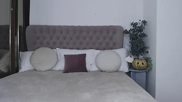 Sandra angel  online show from 11/09/25, 09:24