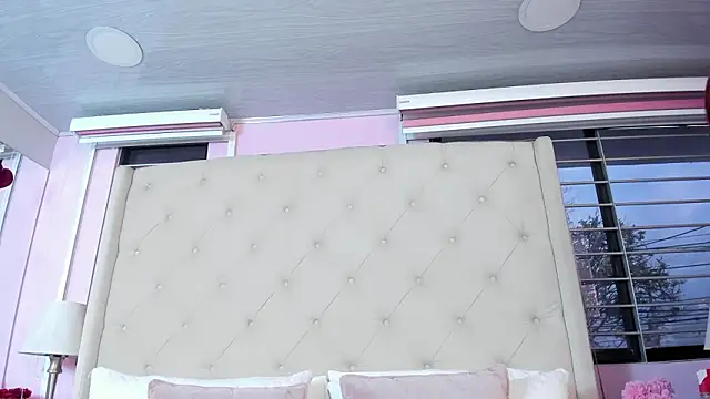 scarlett leblanc  online show from 02/25/26, 11:42