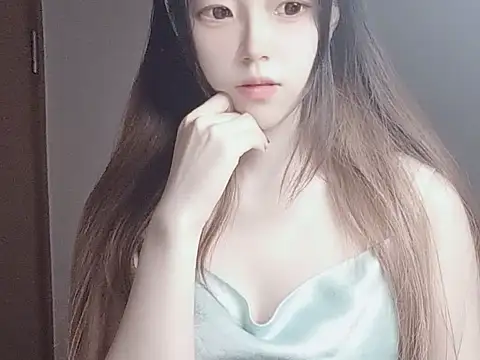 JuliaNoir online show from 11/03/25, 06:14