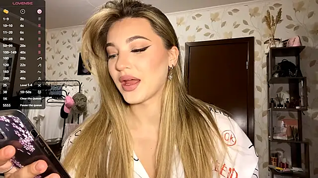 OrethaEredia online show from 11/17/25, 04:13