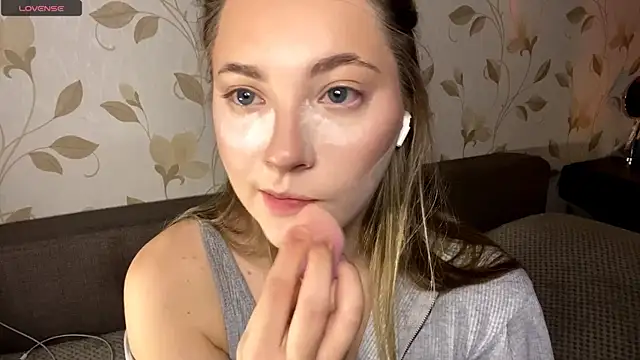 OrethaEredia online show from 12/02/25, 05:30