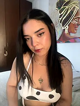 Snapshot of _eileen chatting on 10/31/25, 10:11 eileen online show from 10/31/25, 10:11