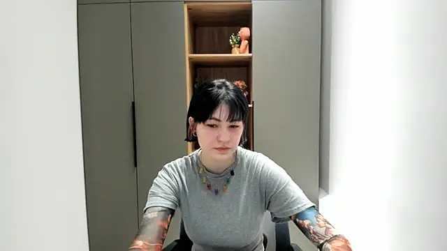 Snapshot of GloriaLemanski chatting on 11/02/25, 03:42 GloriaLemanski online show from 11/02/25, 03:42