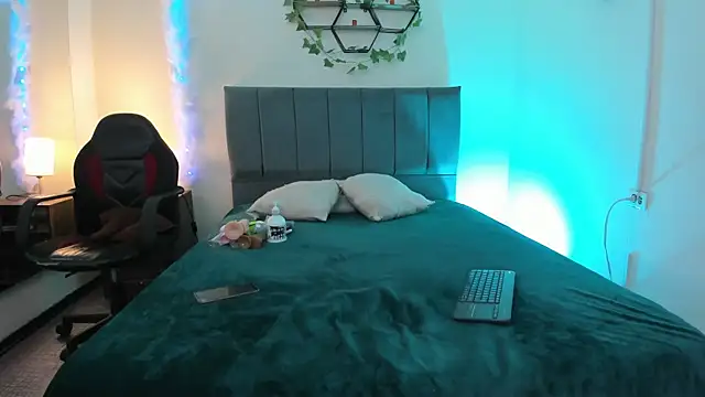 Lucerop  online show from 12/19/25, 03:13