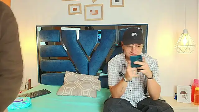 Zoe And Dylan  online show from 02/19/26, 12:45