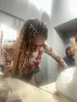 MadameMuse online show from 04/21/26, 01:42