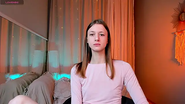 SweetVee online show from 03/10/26, 06:18