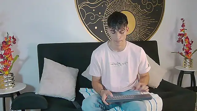 AlessioVitale online show from 11/13/25, 12:15