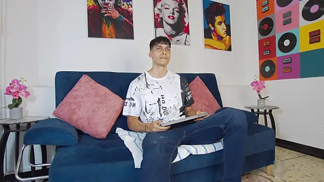 AlessioVitale online show from 11/18/25, 12:20