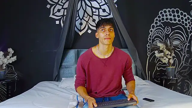 AlessioVitale online show from 12/05/25, 12:03