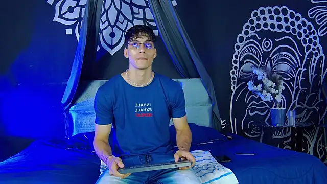 AlessioVitale online show from 12/18/25, 12:00