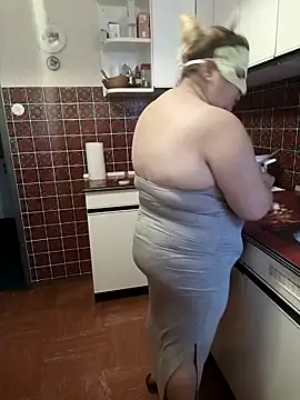 Snapshot of UnheardThing7 chatting on 11/02/25, 10:28 UnheardThing7 online show from 11/02/25, 10:28