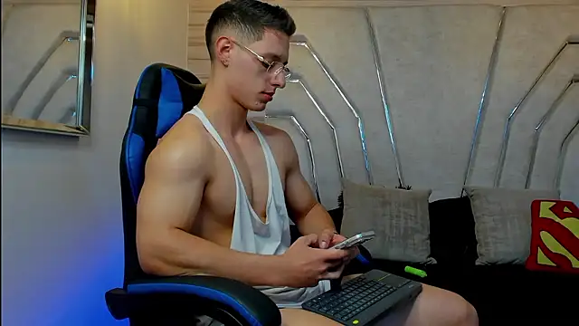 MAXTHOMSON online show from 02/05/26, 05:45