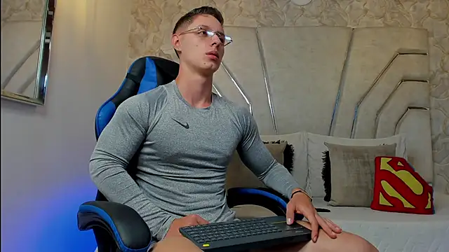 MAXTHOMSON online show from 03/12/26, 01:23