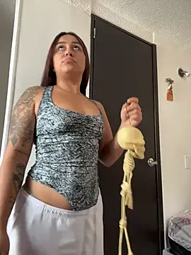 Snapshot of Saray_lo chatting on 10/31/25, 07:48 Saray lo online show from 10/31/25, 07:48