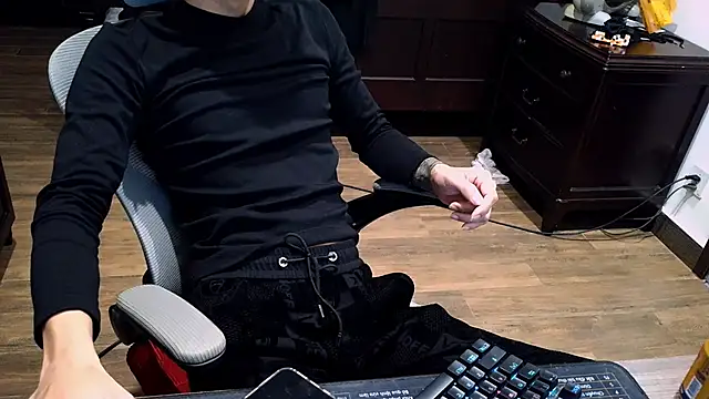  lulu9999  online show from 12/14/25, 02:55