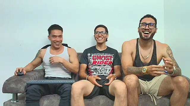 thebadboys05 online show from 12/17/25, 01:33