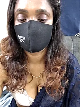 Queen-dhivya online show from 12/18/25, 12:27