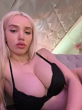 Snapshot of Lana-Grey chatting on 04/08/26, 09:37 Lana-Grey online show from 04/08/26, 09:37