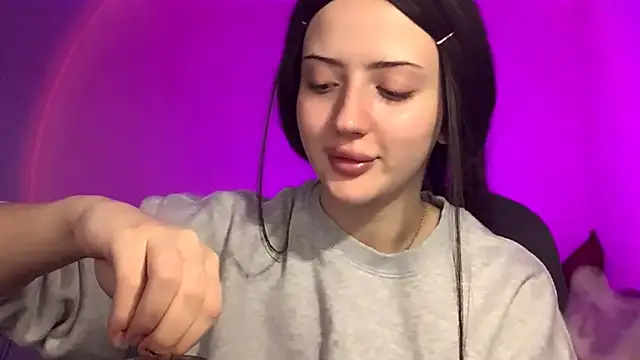 Snapshot of RuthGarner chatting on 11/02/25, 01:24 RuthGarner online show from 11/02/25, 01:24