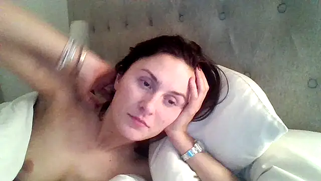 EmLovesxx online show from 12/20/25, 06:09