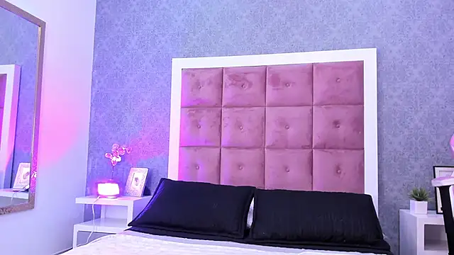 ailenaranda online show from 11/11/25, 01:11