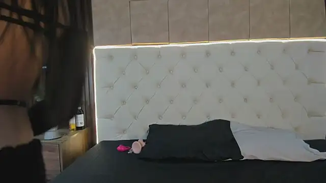 Camiila rosse online show from 11/08/25, 07:34