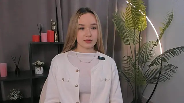 Snapshot of EveMcclearen chatting on 11/03/25, 07:31 EveMcclearen online show from 11/03/25, 07:31