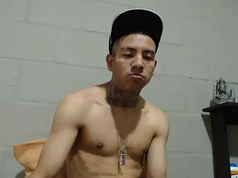 Snapshot of Strongercock chatting on 11/02/25, 12:35 Strongercock online show from 11/02/25, 12:35